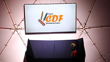 Teatro de bonecos encanta crianças no projeto CDF