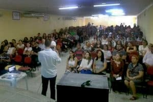 Eusébio realiza palestras sobre inteligência emocional e motivacional para professores do Fundamental II